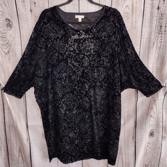 Silence + Noise x Anthro | Black Velvet Burnout Cut-Out Back Shift Dress - Picture 2 of 10